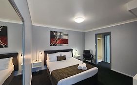 Crest Motor Inn